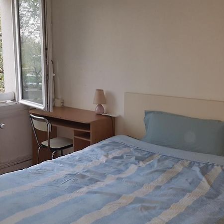 Une Chambre Privee Entre Paris Et Disneyland Noisy-le-Grand Eksteriør bilde